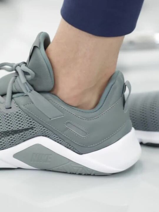 grey nike sports shoes