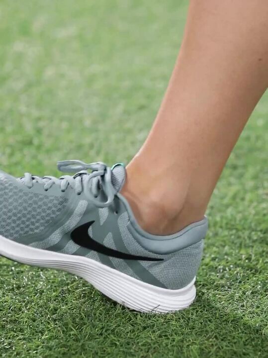 nike revolution 4 womens grey