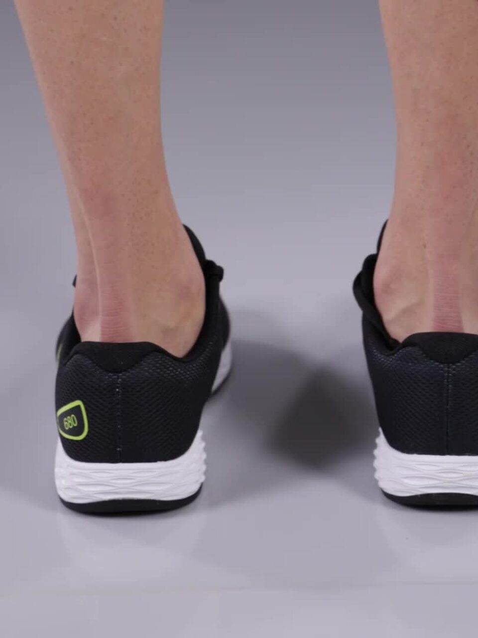 Buy New Balance Men M680XA7-D-7 Running Shoes Sports Shoes for