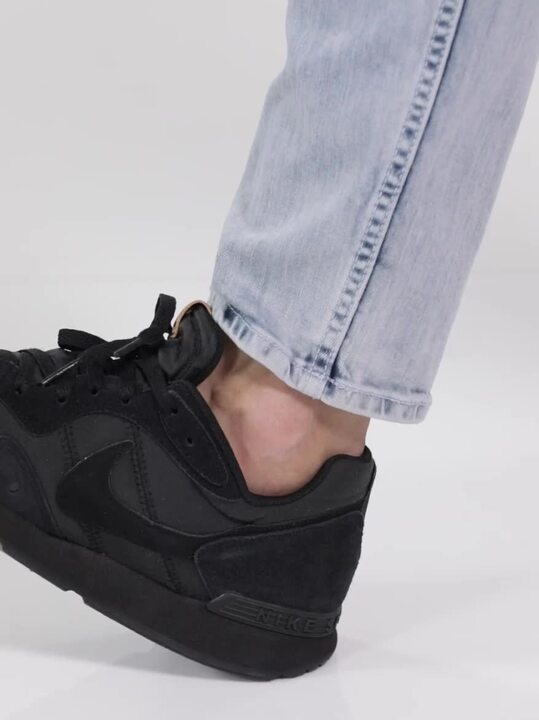 venture runner sneaker