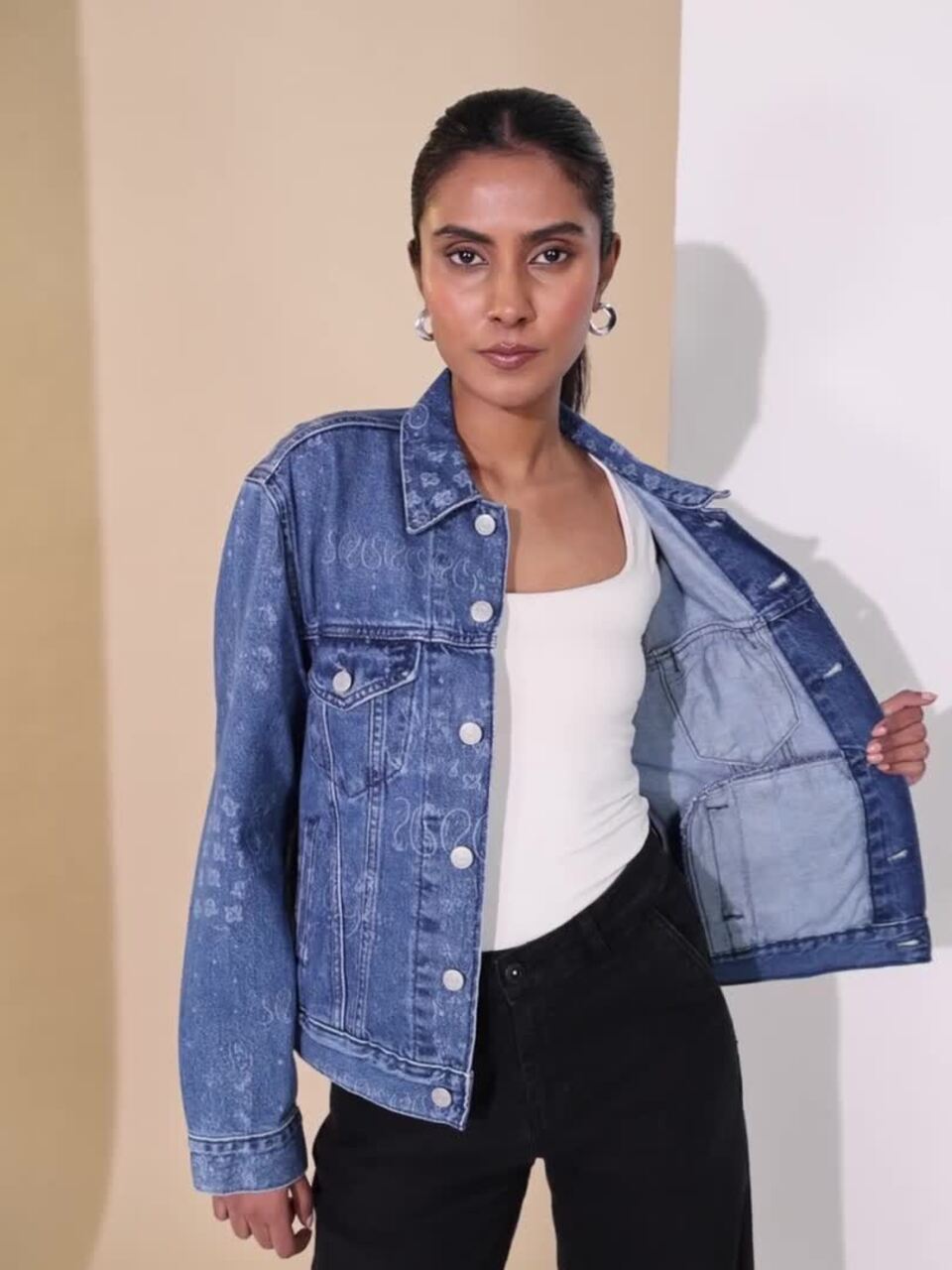 Buy Levis Pure Cotton Printed Ex-Boyfriend Denim Trucker jacket