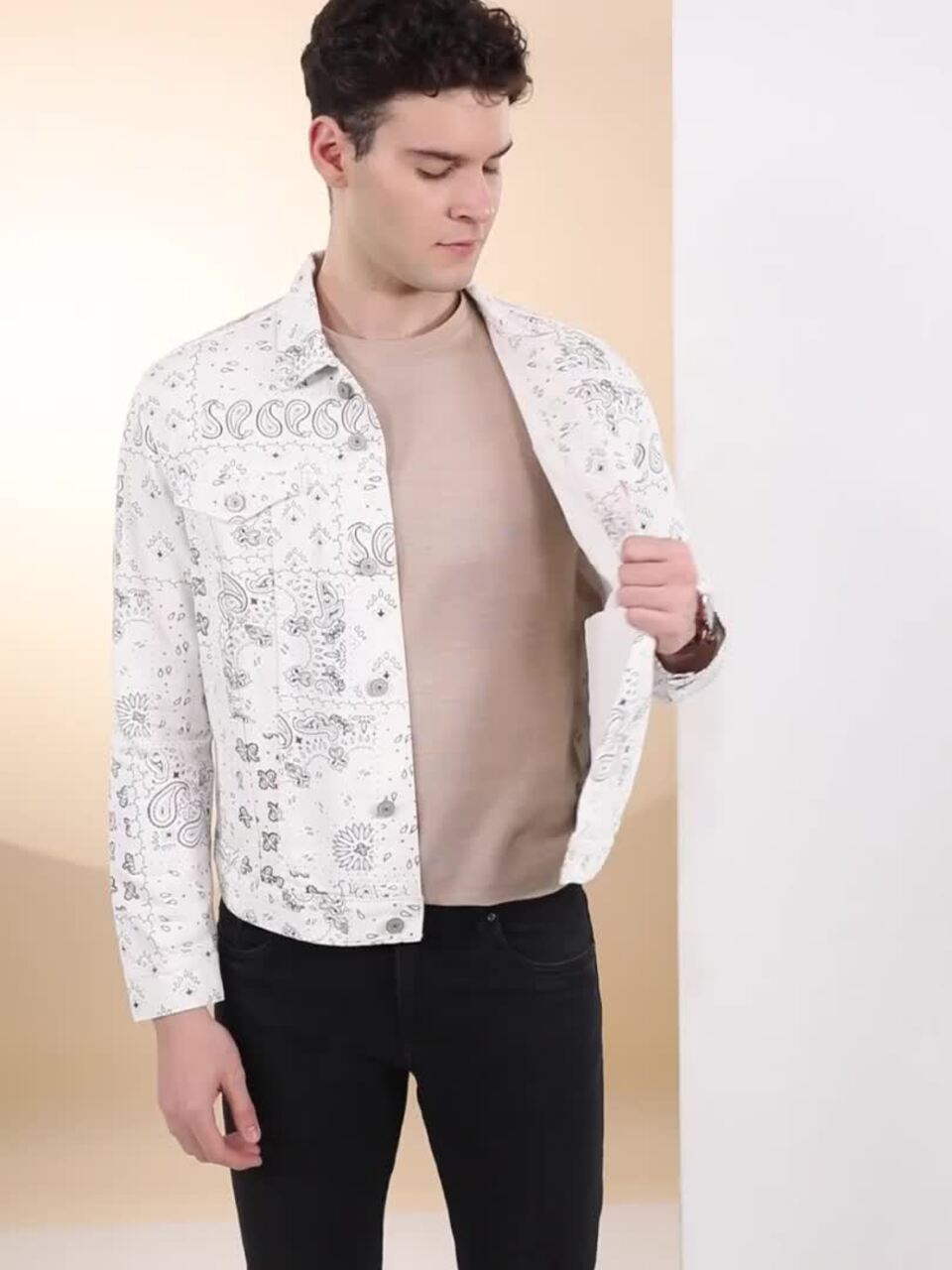 Buy Levis Pure Cotton Paisley Printed Denim Trucker Jacket