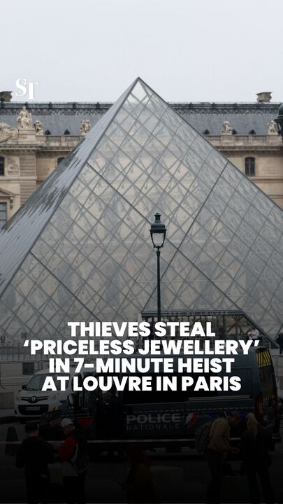 Thieves steal 'priceless jewellery' from the Louvre