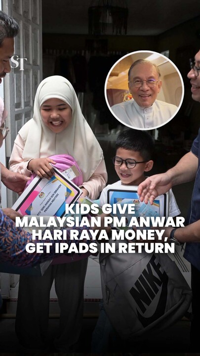 Heartwarming moments: Siblings give Anwar Hari Raya money, surprised with gifts including iPads