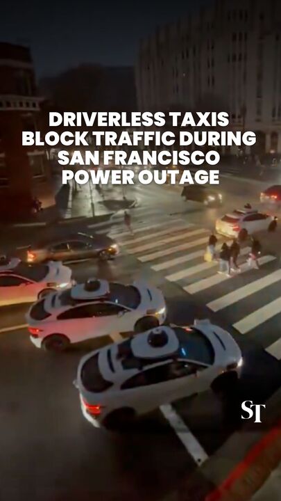 Driverless taxis block traffic during San Francisco power outage