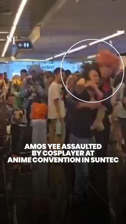 Amos Yee assaulted by cosplayer at anime convention in Suntec