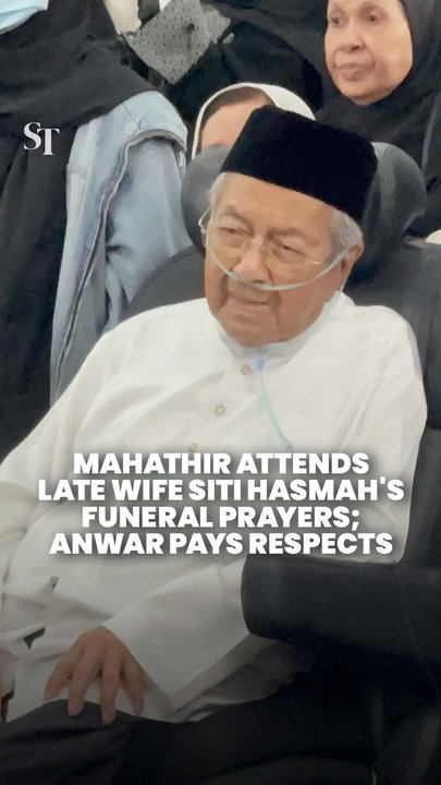 Ex-Malaysian PM Mahathir grieves as wife Siti Hasmah’s remains arrive for funeral prayers