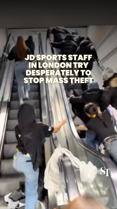 Staff at JD Sports try to stop group of youths robbing London store