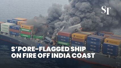 Navio de carga com bandeira de Cingapura com destino a Mumbai em fogo na costa da Índia