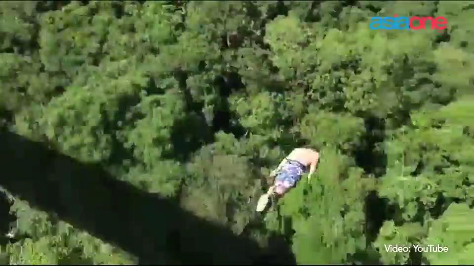 Horrifying footage shows fatal bungee jump accident in Brazil video
