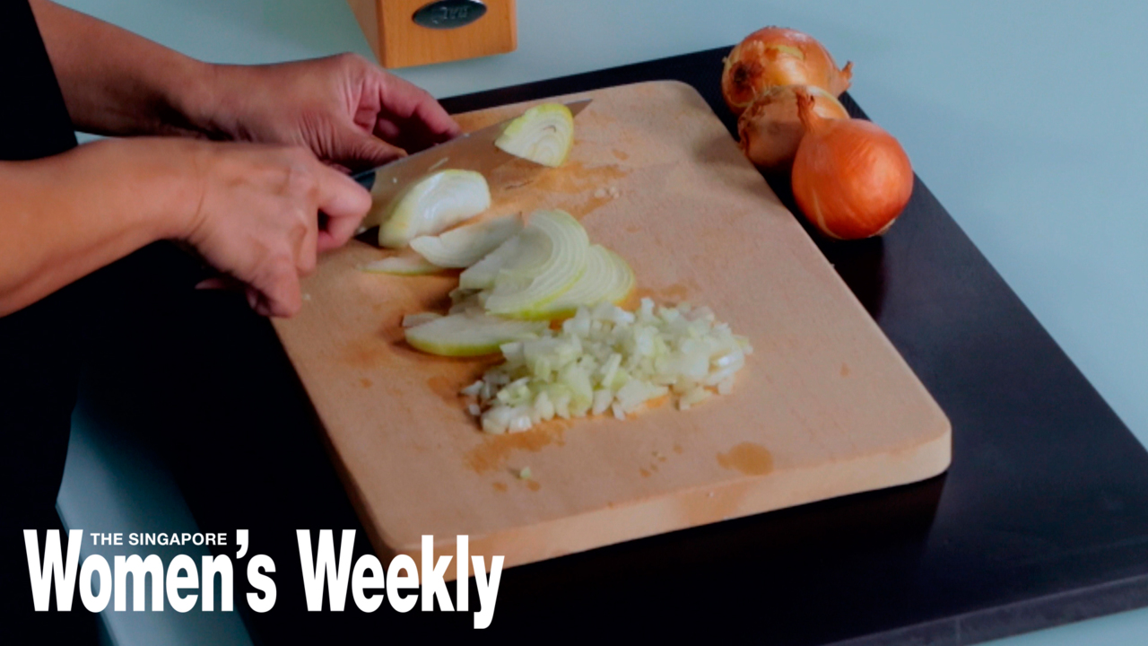 How to finely Chop an Onion without Crying - The Quick Journey