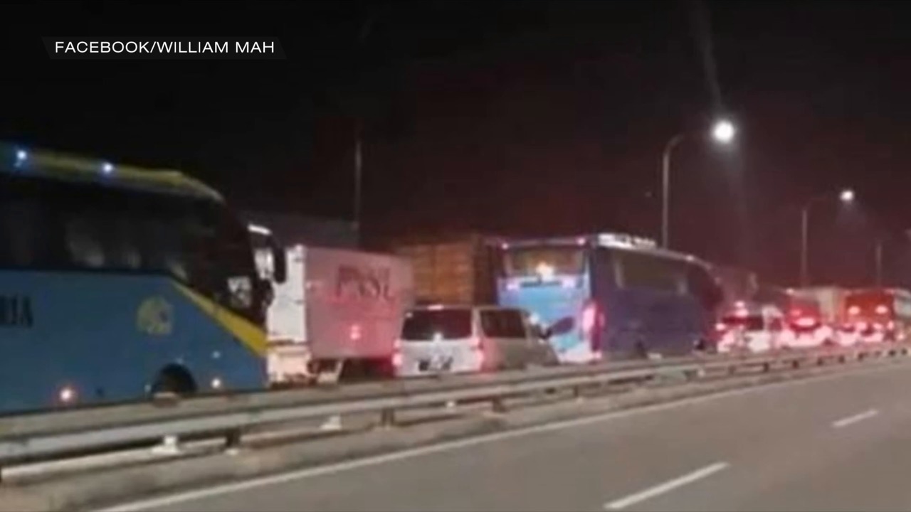 1 Dead 16 Injured In Bus Accident Involving Hp Employees At Tuas Checkpoint Video Cna